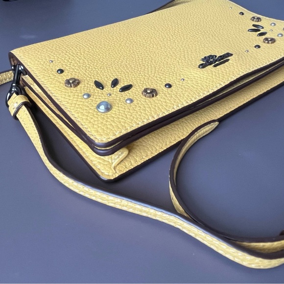 Coach Yellow Leather Hayden Foldover Crossbody
Clutch bag Prairie Rivets 30428 - Picture 11 of 12